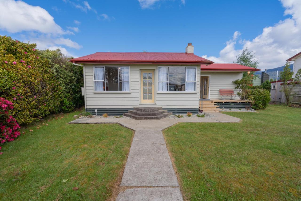 Rustlein Cottage - Te Anau Holiday Home Extérieur photo