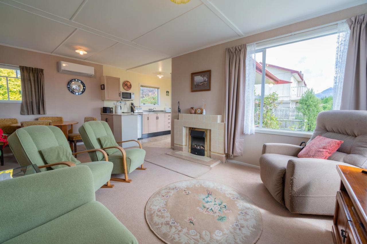 Rustlein Cottage - Te Anau Holiday Home Extérieur photo