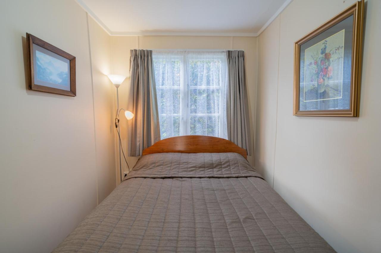 Rustlein Cottage - Te Anau Holiday Home Extérieur photo